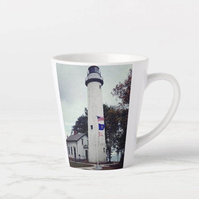 Phare de la Pointe Aux Barques sur une tasse à caf (Droite)