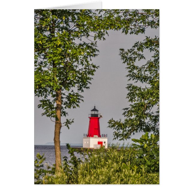 Phare rouge à l'extrémité de la jetée sur le lac M (Devant)