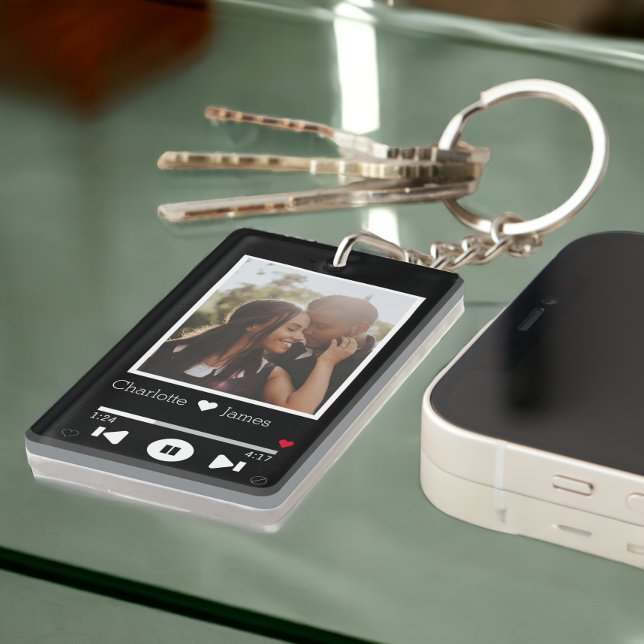 Photo du Lecteur de musique personnalisée (Personalized Music Player Photo Keychains from Ricaso. Make your own photo gifts. Valentines Day)