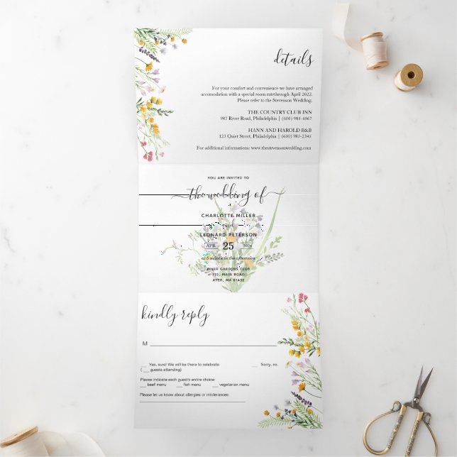 Photo Mariage fleur sauvage Tri-Fold Invitation (Intérieur)