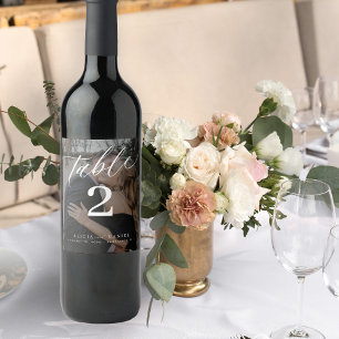Photo modern elegant black and white table number wine label