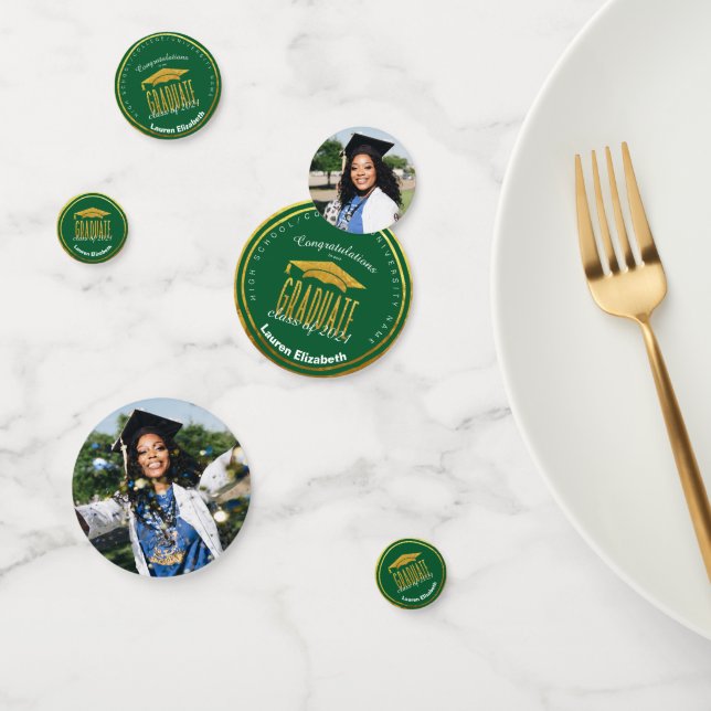 Photo moderne Green Gold Graduation Table Confetti (Groupe)
