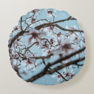 PHOTO OF WHITE PETALED FLOWERS ROUND PILLOW