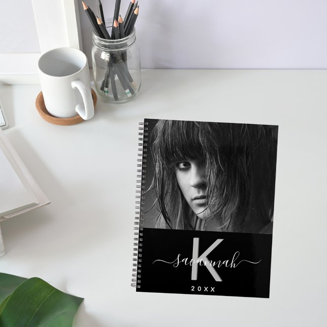 Photo personnalisée noir blanc monogramme 2025 (Créateur téléchargé)