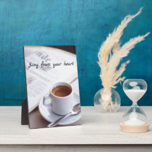 Photo Plaque de café du matin avec de l'Easel