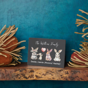 Photo Plaque de famille de lapin de Pâques mignon – Pers