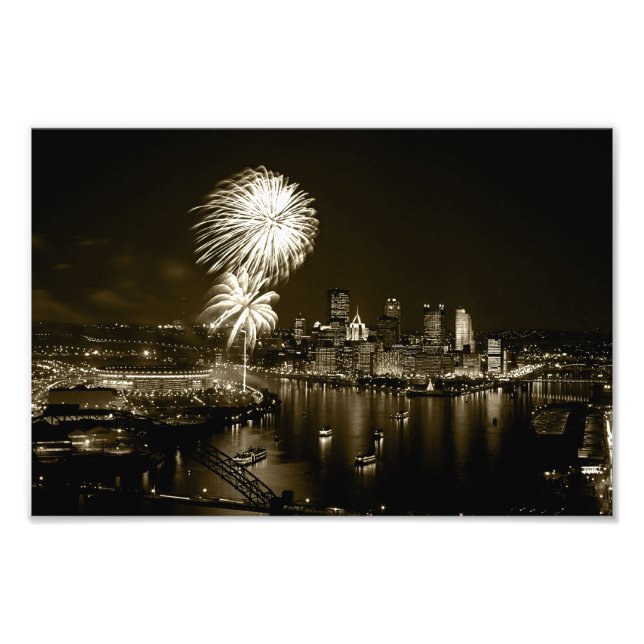 Photo Premium de Pittsburgh Nuit avec feux d'artif (Devant)