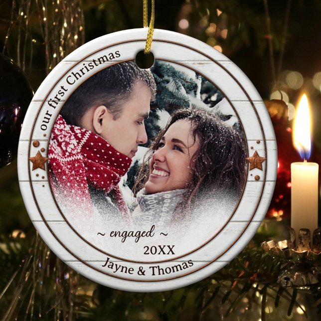 Photo Rustic White Wood Fiançailles Ornement (First Christmas together couple Christmas ornament with rustic white wood and stars)