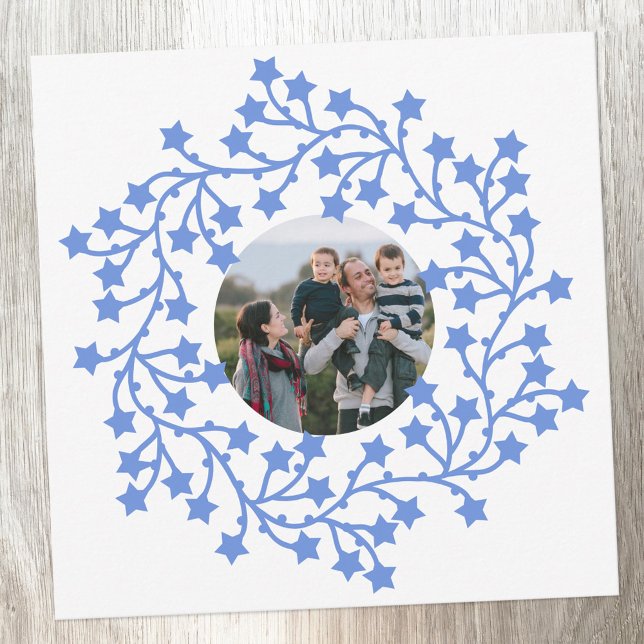 Photo Star Wreath Carte de vacances scandinave (Scandinavian star wreath garland personalized photo Christmas or holiday card with custom text)
