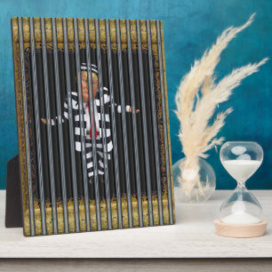 Photo Trump en prison porte une plaque
