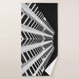 PHOTOGRAPHIE D'ANGLE FAIBLE DU BÂTIMENT DE HAUTE A
