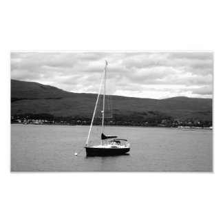 Photographie de bateau en noir et blanc