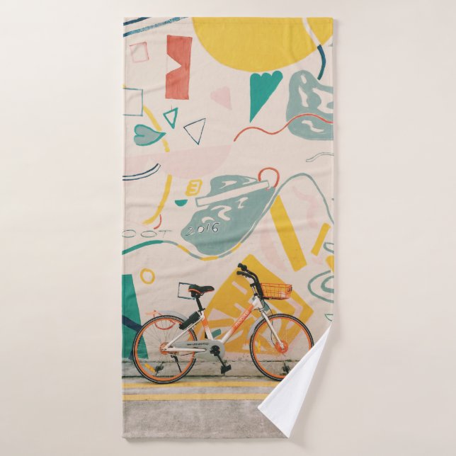 PHOTOGRAPHIE D'ORANGE ET DE VÉLO BLANC (Serviette de bain)