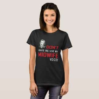 Pièce en t drôle de sages-femmes de T-shirt de
