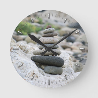Piedras zen en la playa de Almería Round Clock