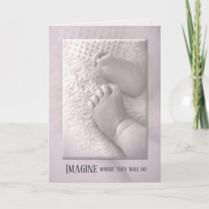 Pieds bébé sur carte blanche rose