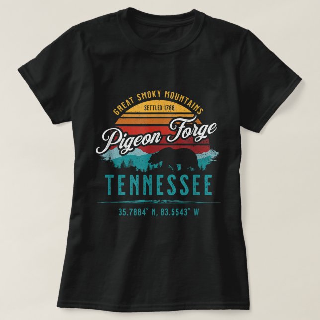 Pigeon Forge Tennessee Great Smoky Mountains Bear  T-Shirt (Design Front)