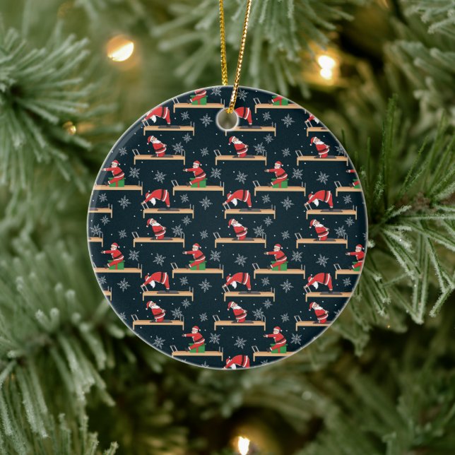 Pilates Reformer Santa Seamless Christmas Patterns Ceramic Ornament (Tree)