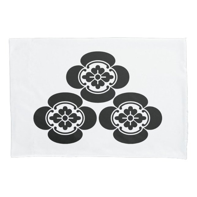 Pile of three mokkos pillowcase (Front)