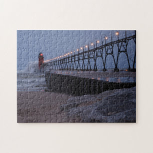 Pilier de phare au puzzle de nuit