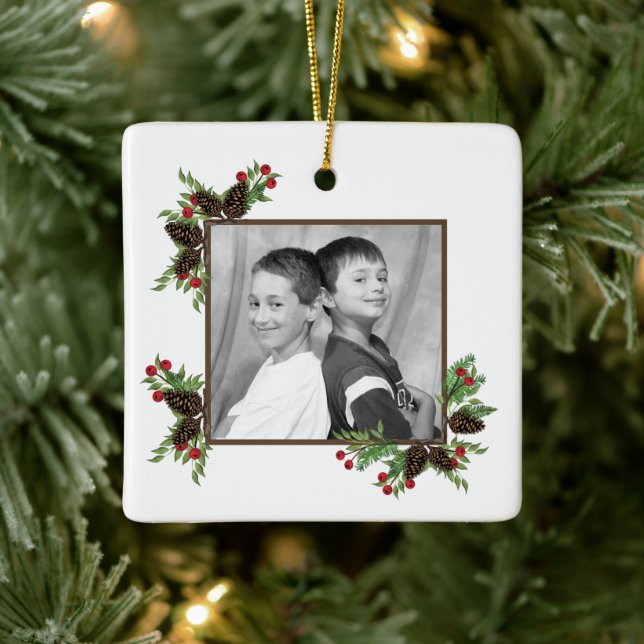 Pine cones and berries holiday ornament (Tree)