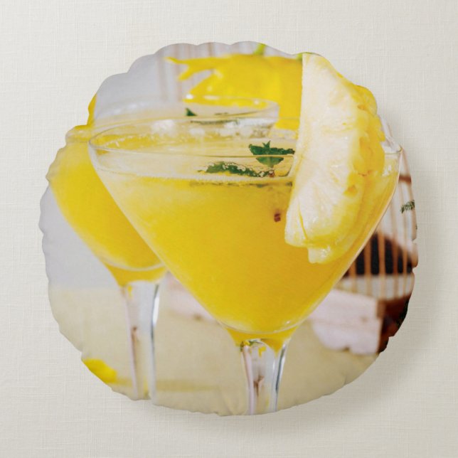 Pineapple and ginger Fresca cocktail Round Pillow (Front)
