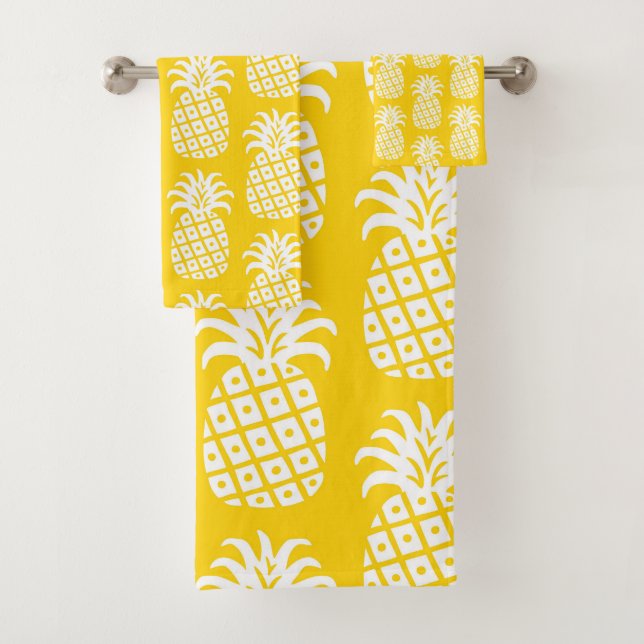 Pineapple Pattern Yellow & White Bath Towel Set (Insitu)
