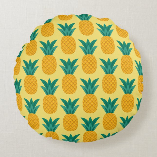 Pineapple Vintage: Fruitful Pattern Delight. Round Pillow (Front)