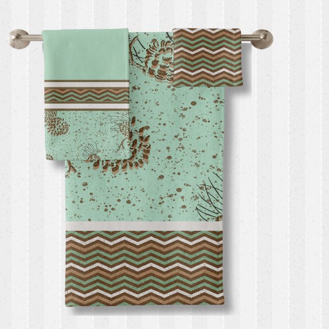 Pinecones and Distressed Chevron Stripes Cabin  Bath Towel Set (Creator Uploaded)
