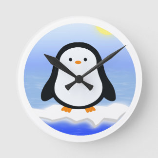 Pinguin Round Clock