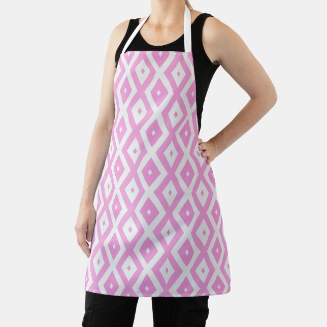 Pink and white diamond pattern apron (Insitu)