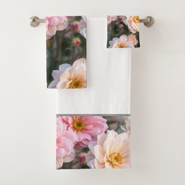 Pink and White Floral Towel Set (En situation)