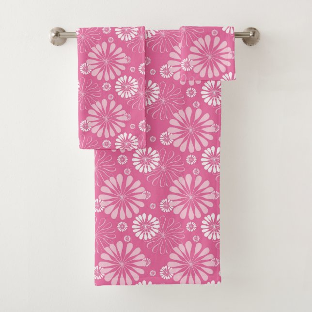 Pink and White Retro Floral Print Bath Towel Set (Insitu)