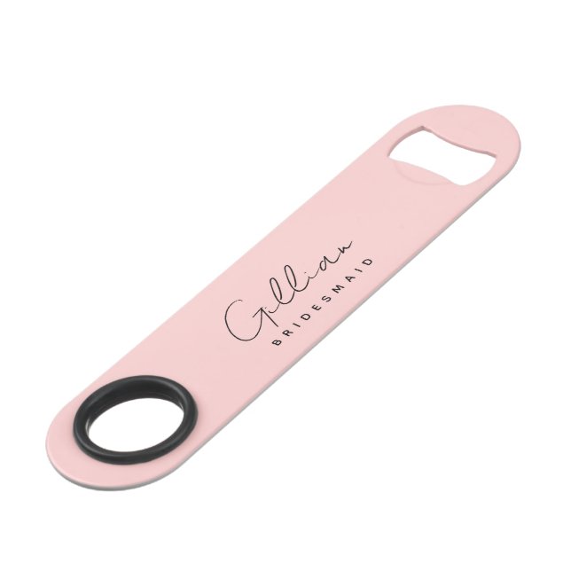 Pink Bridesmaid Minimaliste Script Bottle Opener (Devant angulaire)
