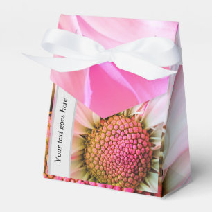 Pink Daisy Favor Box which can be personalized