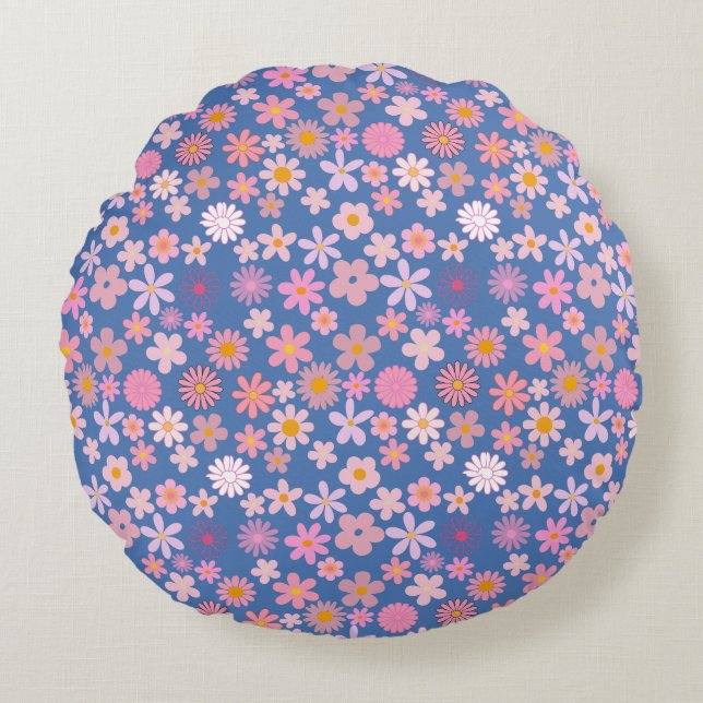 Pink Daisy Pattern 01.bw LBlue BG Round Pillow (Front)