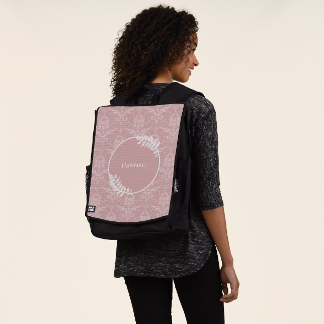 Pink Elegant Damask Sac à dos personnalisé (Porté)