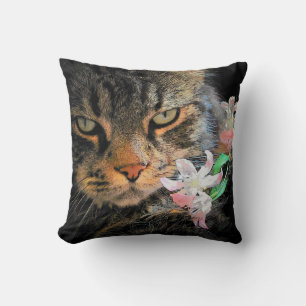 Pink is not my colour Kitty Throw Pillow