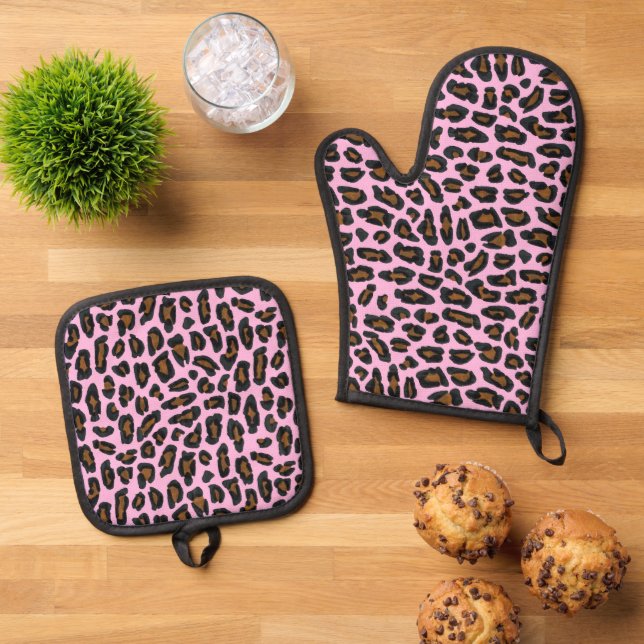 Pink Leopard print Oven Mitt & Pot Holder Set (Top Down)