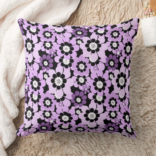 Pink lilac pattern retro Daisies Monochrome Throw Pillow (Blanket)