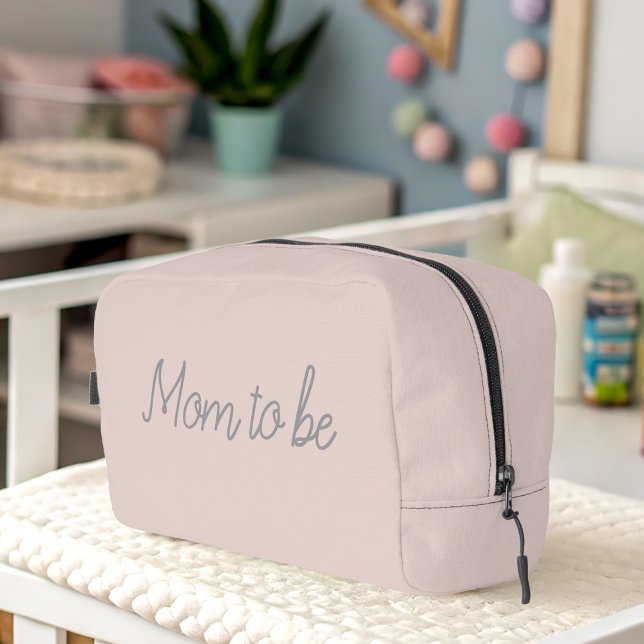 Pink Maman sera un sac de toilette (A soft pink Toiletry Bag for the Mum to Be. Just add your name)