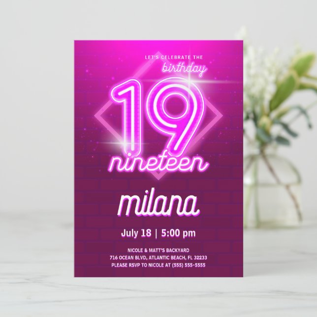 Pink Neon 19e Anniversaire Carte d'invitation (Debout devant)