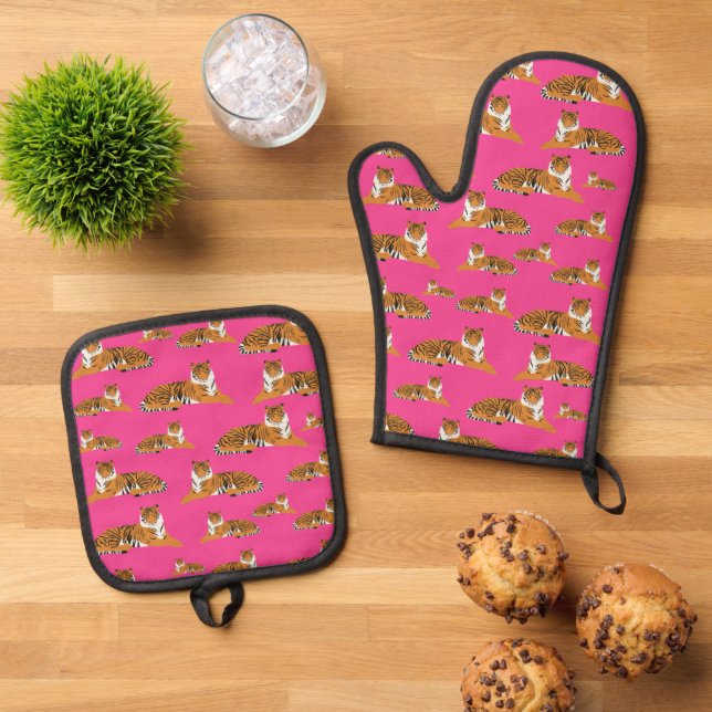 Pink Orange Jungle Tiger Animal Pattern   Oven Mitt & Pot Holder Set (Top Down)