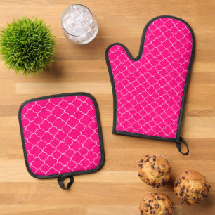 Pink Quatrefoil Oven Mitt & Pot Holder Set