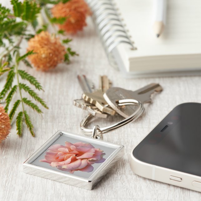pink rose bloom keychain (Side)