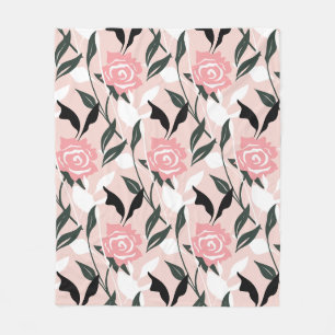 Pink rose pattern fleece blanket