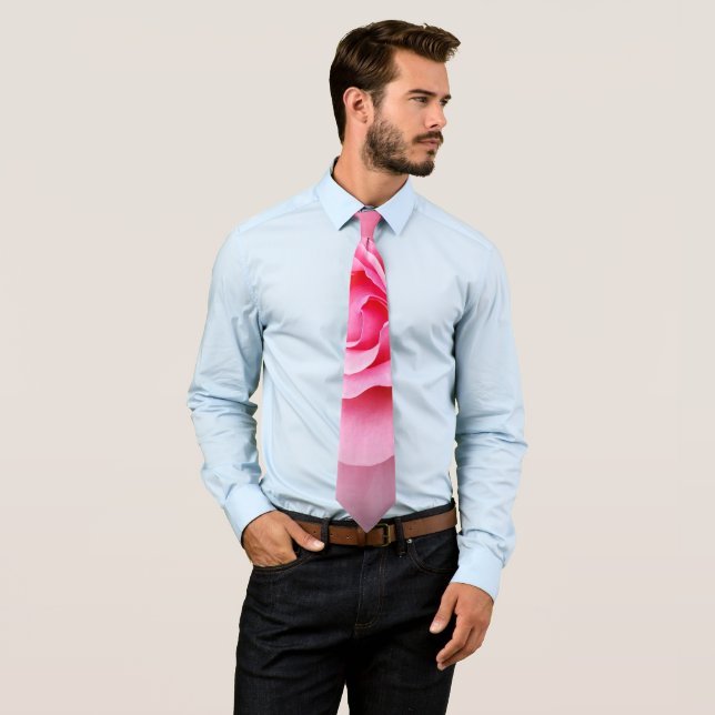 Pink rose petals tie (In Situ)