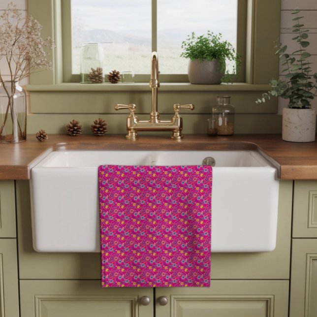 Pink simple wildflower pattern  kitchen towel (Creator Uploaded)