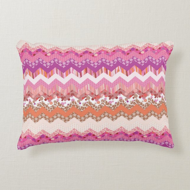 Pink zigzag background decorative pillow (Front)