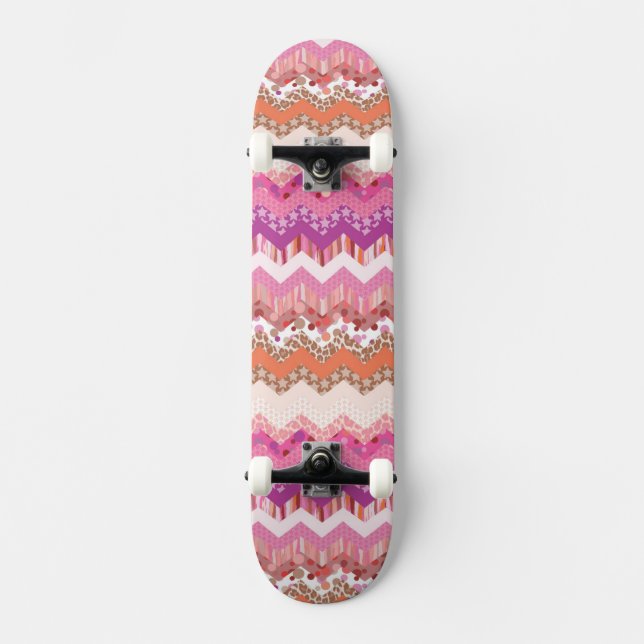 Pink zigzag background skateboard (Front)